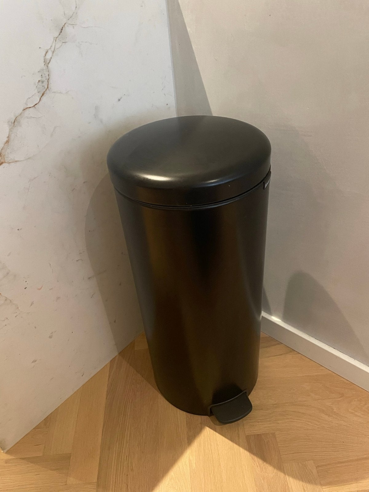 Brabantia prullenbak zijdeglans zwart met pedaal, Huis en Inrichting, Woonaccessoires | Prullenbakken, Ophalen, 50 – 75, Gebruikt