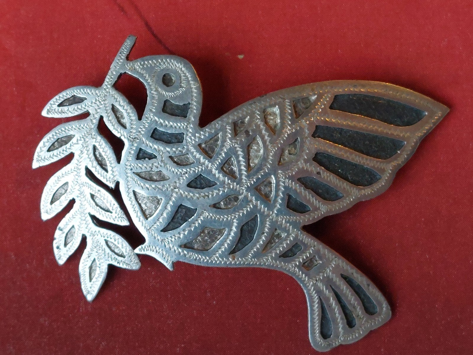 Zilveren broche vredesduif, duif met olijftak, 4 tot 7 cm, Gebruikt, Ophalen of Verzenden, Zilver