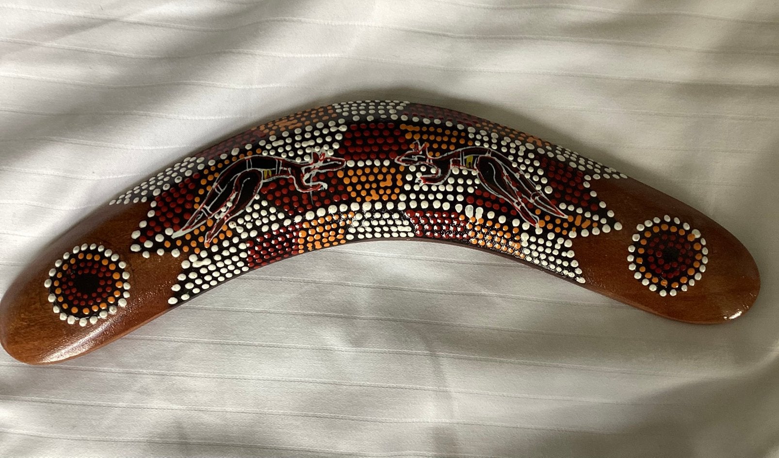 Klassieke Australische Boemerang met Aboriginal Kunst, Antiek en Kunst, Ophalen of Verzenden