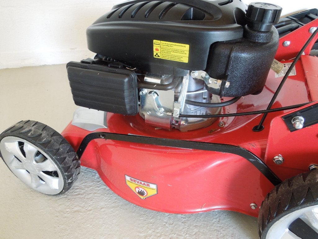 Grasmaaier met aanrijving, Tuin en Terras, Ophalen, Zo goed als nieuw, 50 cm of meer, Benzine-grasmaaier