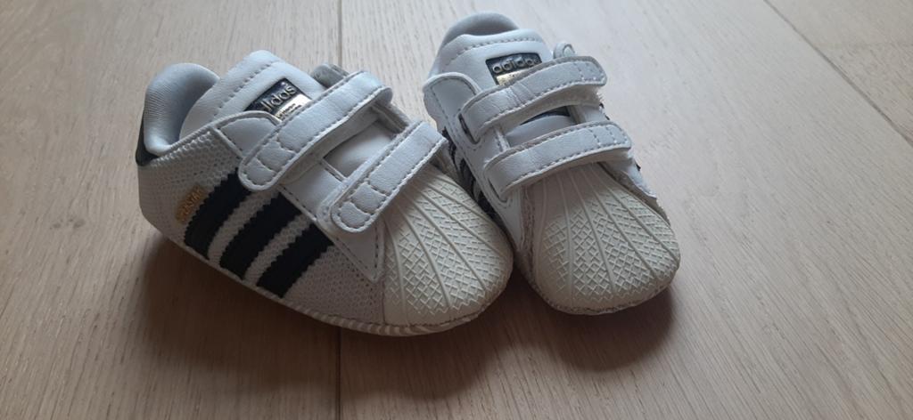 Adidas Superstar baby schoentjes maat 18, Adidas, Schoentjes, Jongetje of Meisje, Ophalen of Verzenden