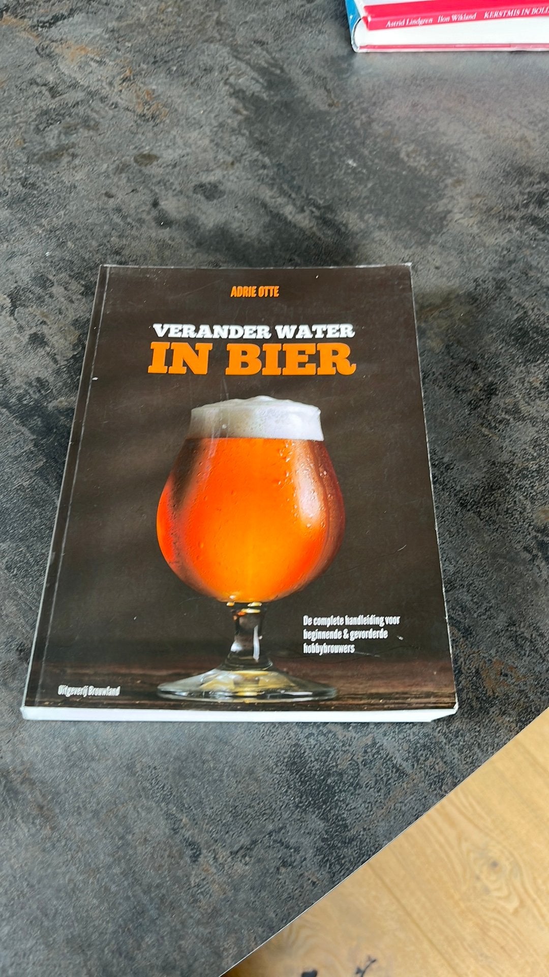 Adrie Otte - Verander water in bier, Ophalen of Verzenden, Gelezen, Adrie Otte