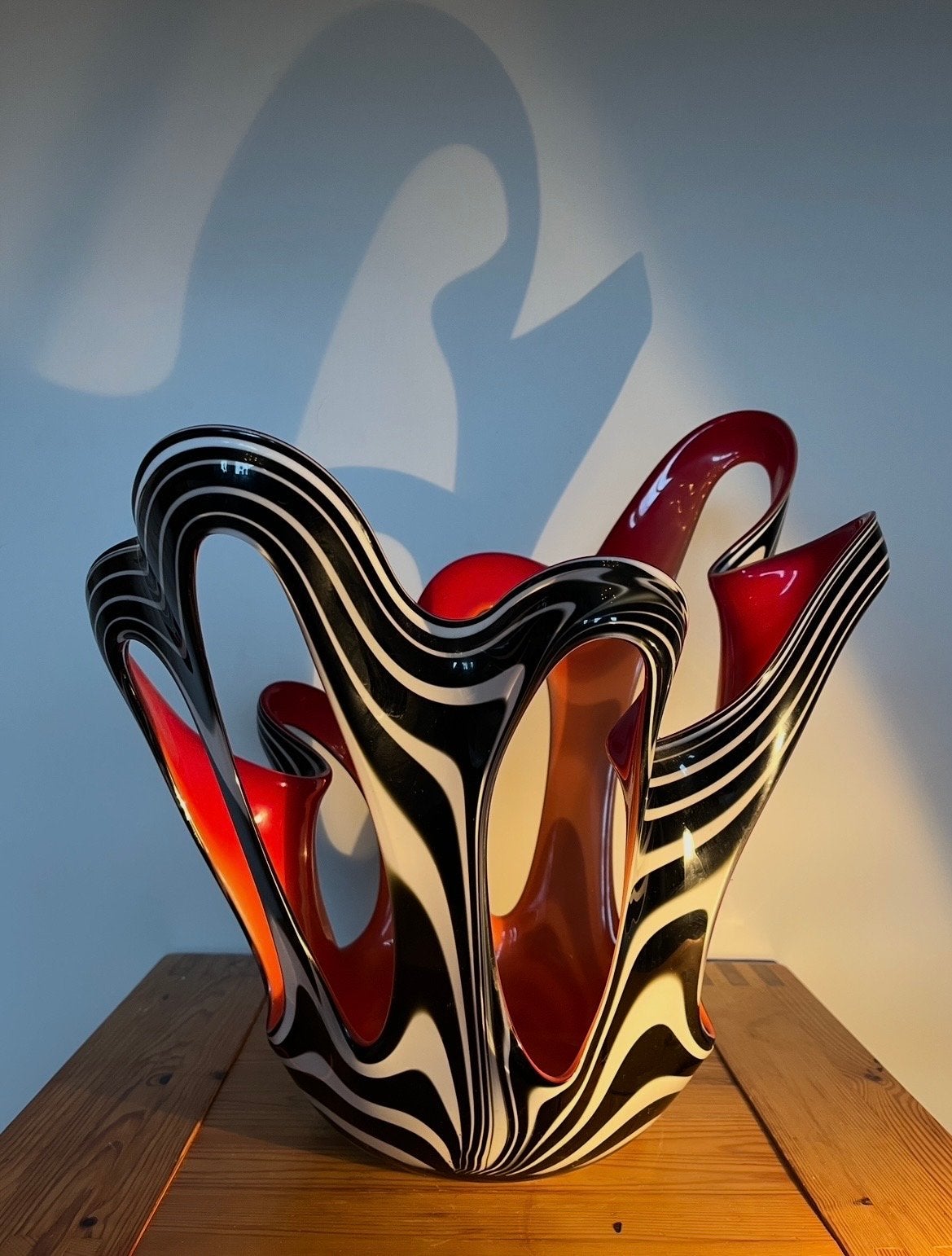 Jozefina Krosno Vaas - Zwart, Wit & Rood Glas, Antiek en Kunst, Ophalen