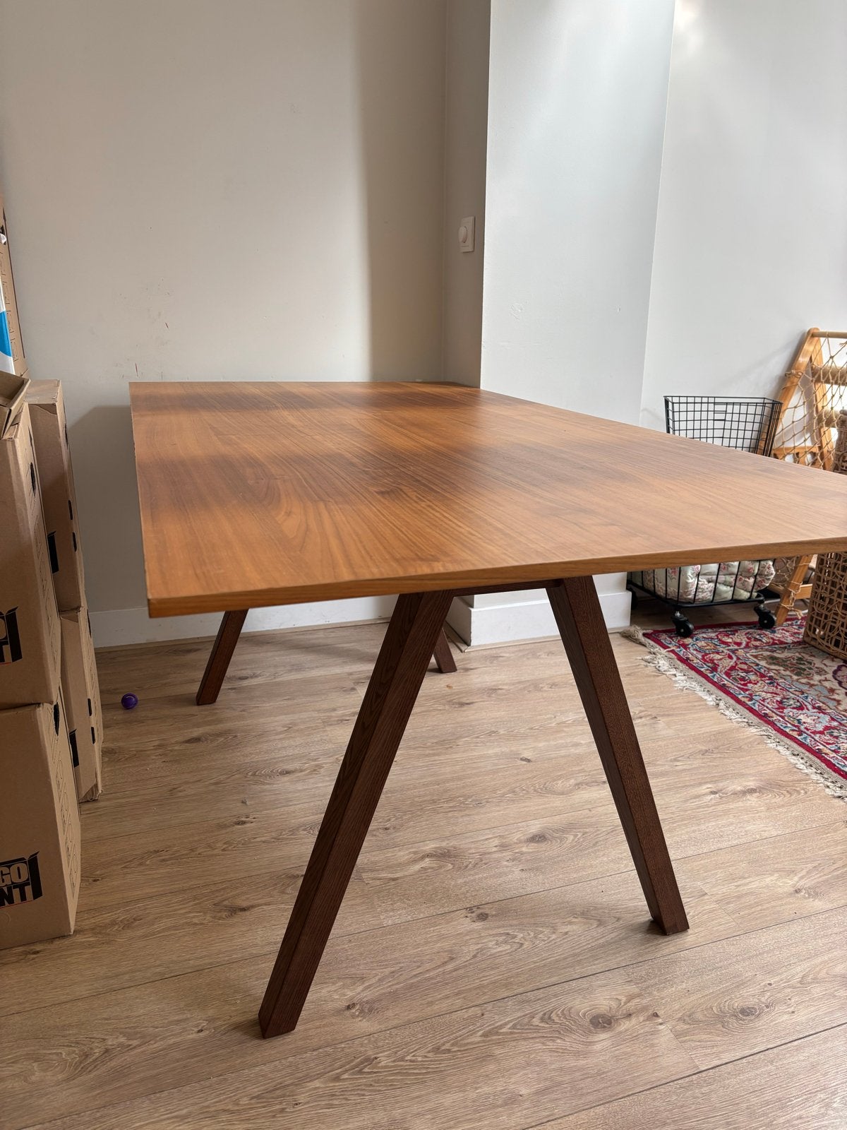 Elegante eettafel (6p) met houten blad en schuine poten, Ophalen, Gebruikt, 50 tot 100 cm, Vijf personen of meer