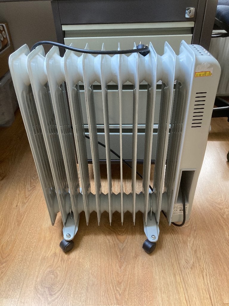 Zeer nette oliegevulde elektrische radiator., Doe-het-zelf en Verbouw, Ophalen, 30 tot 80 cm, Radiator, Minder dan 60 cm