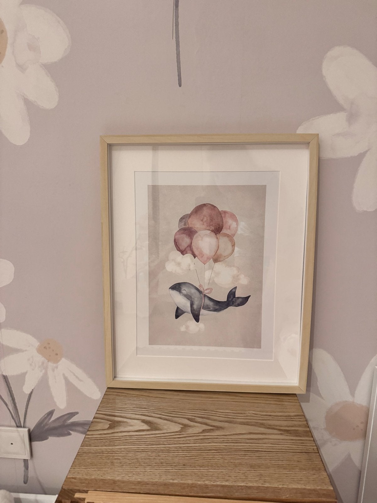 Desenio Walvis poster roze met IKEA Hovsta lijst, Huis en Inrichting, Woonaccessoires | Schilderijen, Tekeningen en Foto's, Ophalen