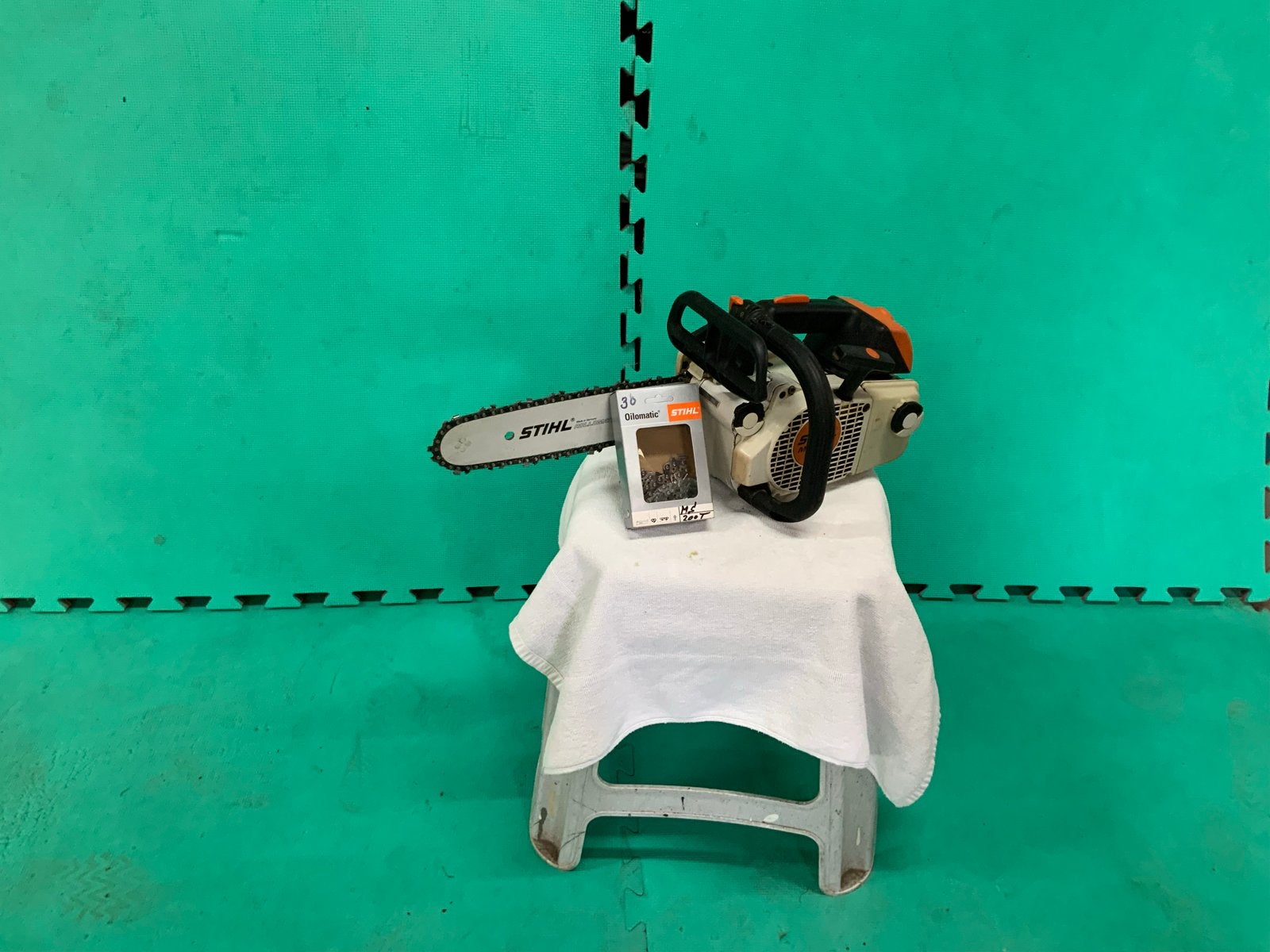 Stihl MS 200-T Kettingzaag met nieuw zwaard en kettingen, Doe-het-zelf en Verbouw, Ophalen of Verzenden, Gebruikt, Kettingzaag