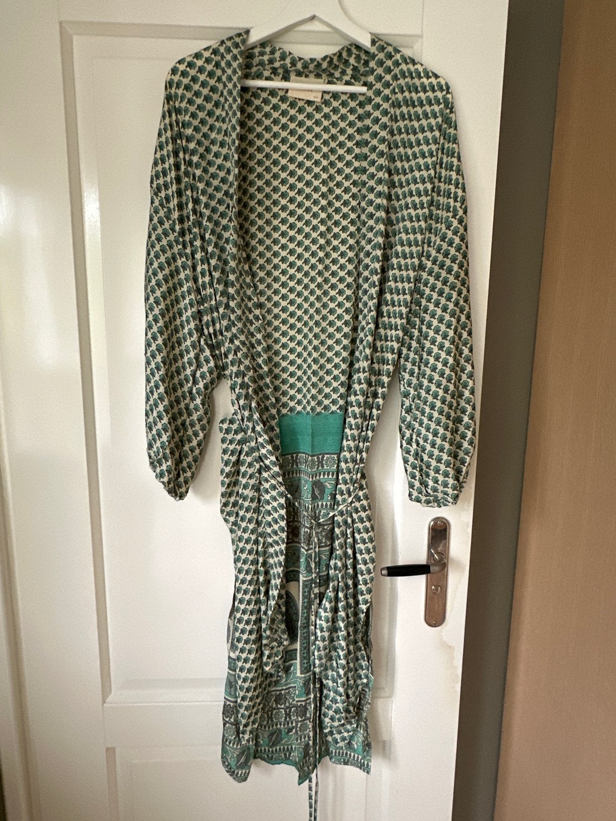 Sissel Edelbo Kimono/Jurk - Groen/Beige Print M/L, Maat 38/40 (M), Ophalen of Verzenden, Zo goed als nieuw, Knielengte
