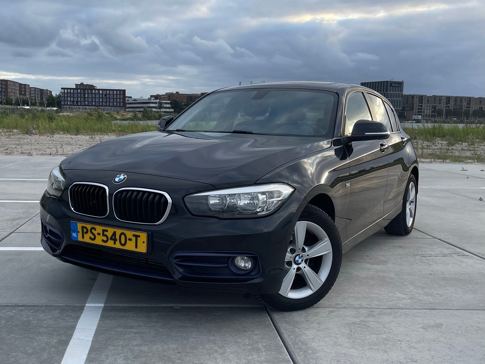 Nette BMW 1-Serie Sport line - 116D 2016 Zwart 176.500 km, 1-Serie, Achterwielaandrijving, 1295 kg, Zwart