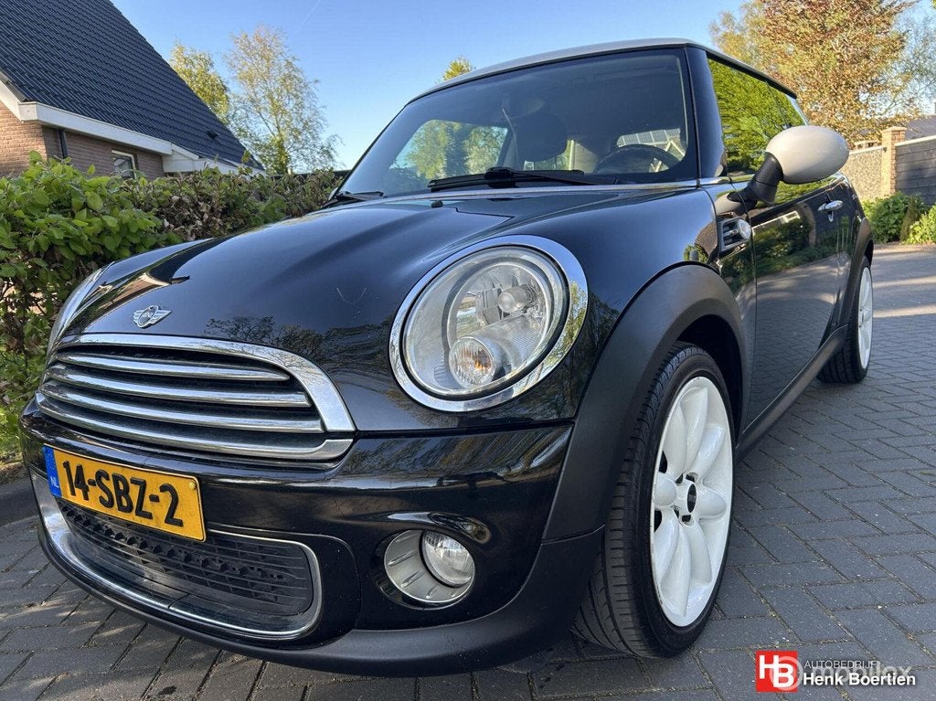 Mini Mini 1.6 Cooper Business Line, Voorwielaandrijving, Euro 5, 4 cilinders, 4 stoelen