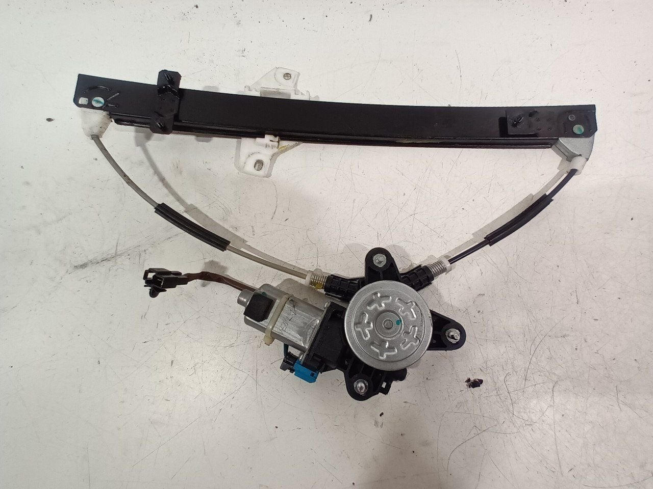 Raammechaniek elektrisch links voor Chevrolet Spark, Onderdelen@venauto.nl, Van der Ven Autorecycling B.V., Gebruikt, Ettenseweg 76, 4706 PB Roosendaal, The Netherlands