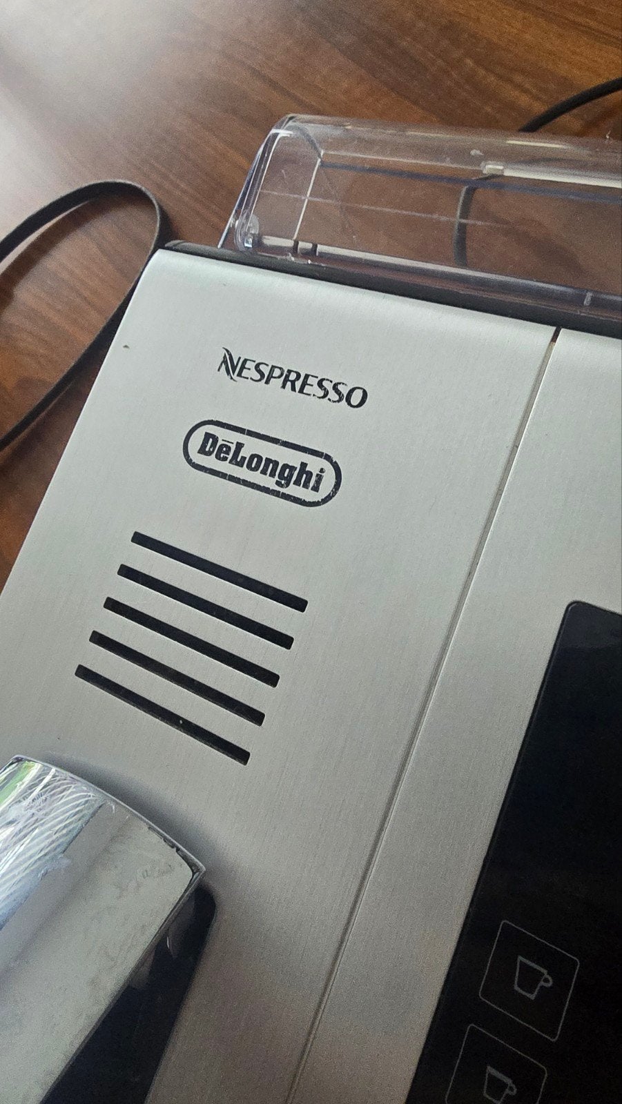Nespresso DeLonghi koffiezetapparaat - lekt, maar werkt, Witgoed en Apparatuur, Koffiemachine, Ophalen of Verzenden, Niet werkend