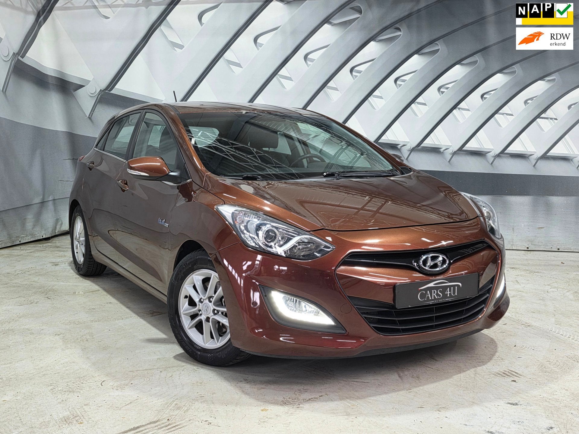 Hyundai I30 1.6 GDI i-Vision camera clima navi, Auto's, Voorwielaandrijving, Euro 5, Gebruikt, 1591 cc