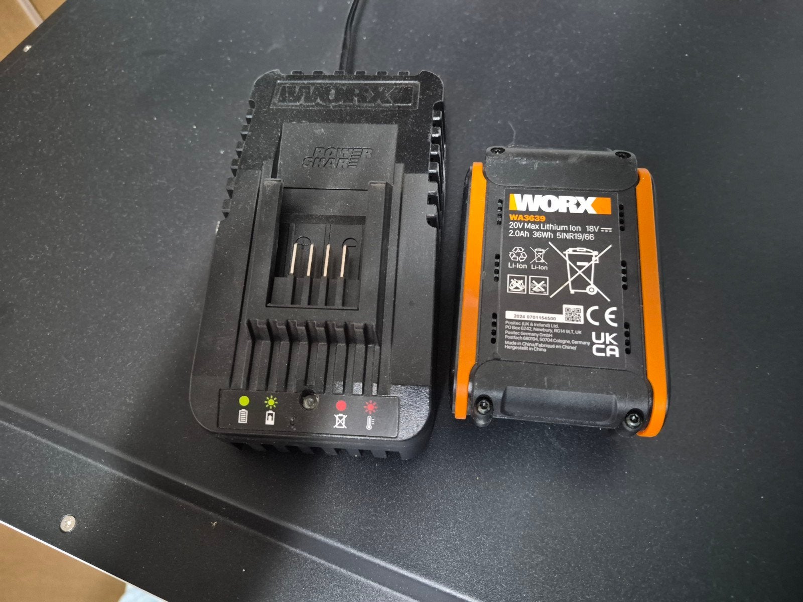 Worx Powershare Pro WA3646 20V 2.0 Ah Accu en Snellader, Ophalen of Verzenden, Zo goed als nieuw