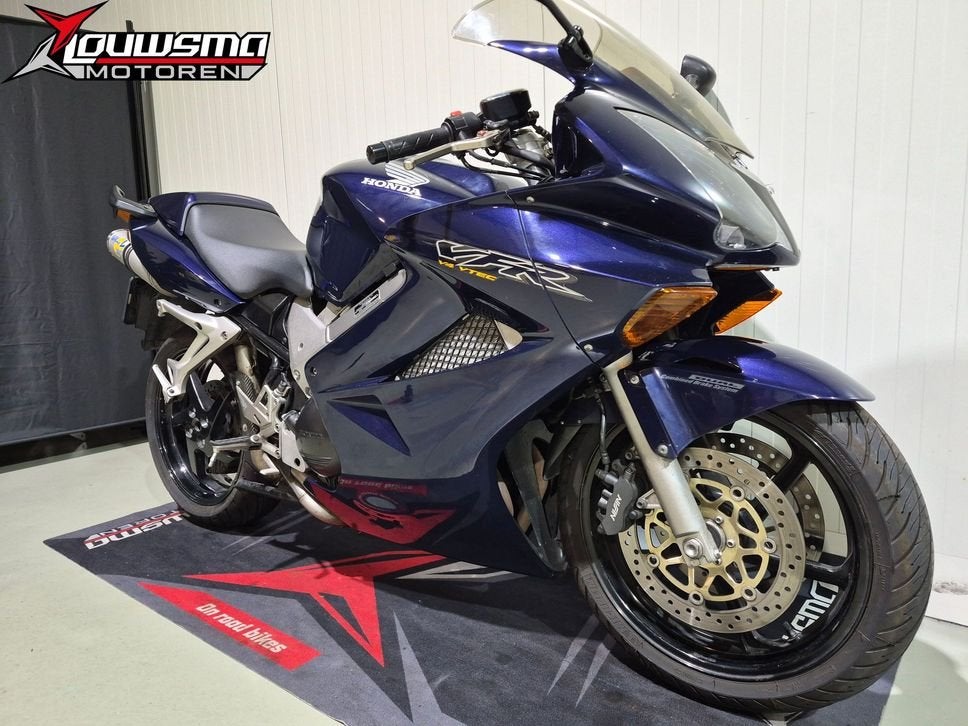 Honda VFR 800 FI VTEC V4 Koffers |Leovince| Garantie vfr800, Motoren, Motoren | Honda, 782 cc, HONDA, 4 cilinders, Motorrijbewijs A