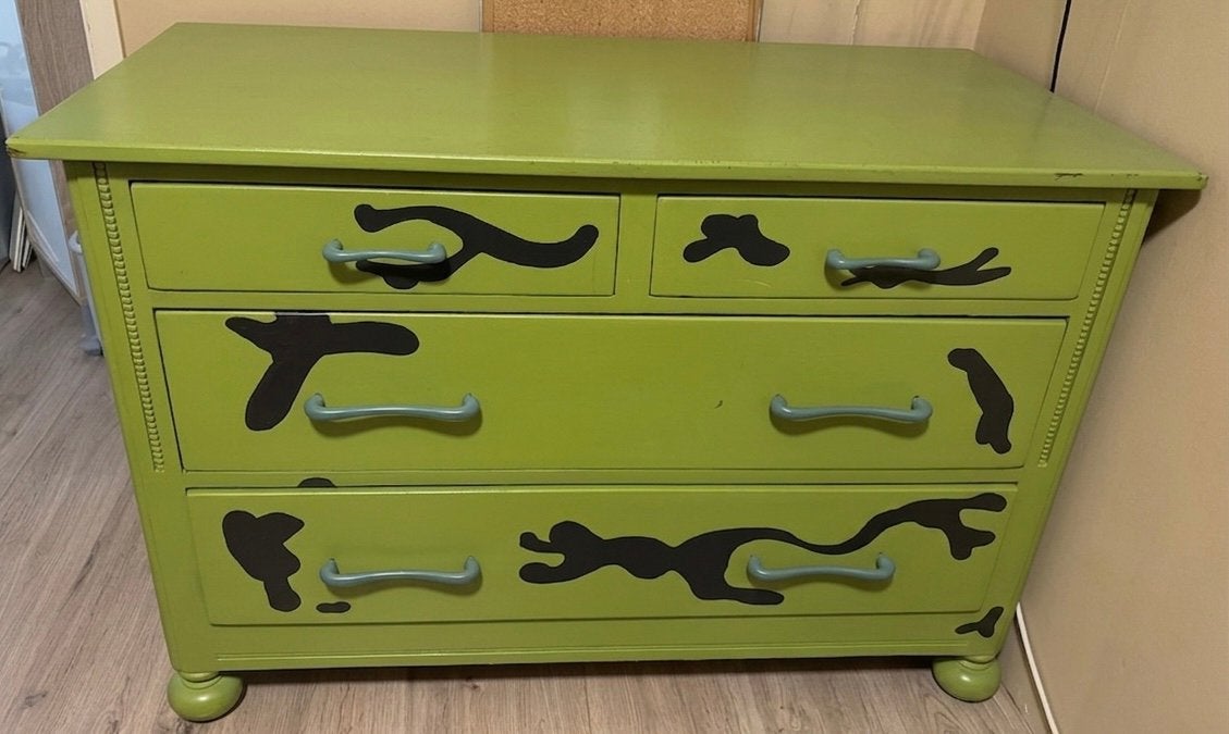 Groene ladekast met speelse zwarte vlekken, Ophalen, Gebruikt, 100 tot 150 cm, 3 of 4 laden