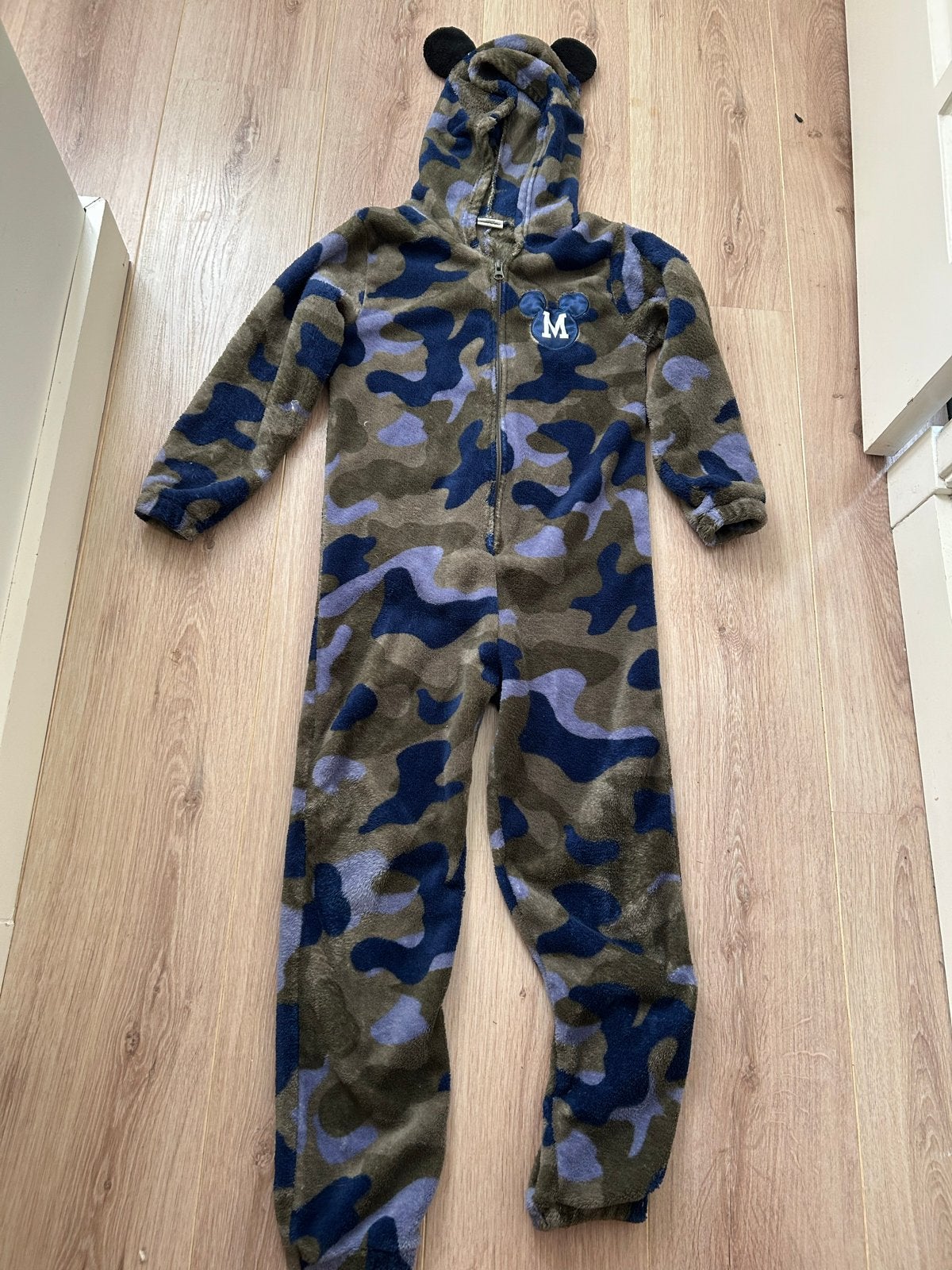 Chillpak / Mickey Mouse Camouflage Onesie - Maat 128/134, Ophalen, Gebruikt, Jongen of Meisje, Nacht- of Onderkleding