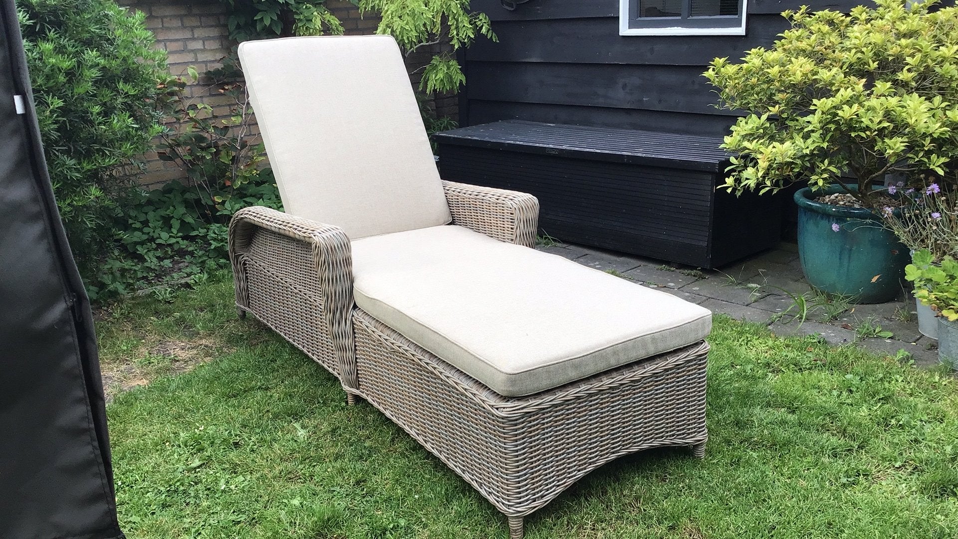 Te koop ligbed Kees Smit kunststof wicker + kussen Intenso, Ophalen, Zo goed als nieuw, Wicker, Verstelbaar