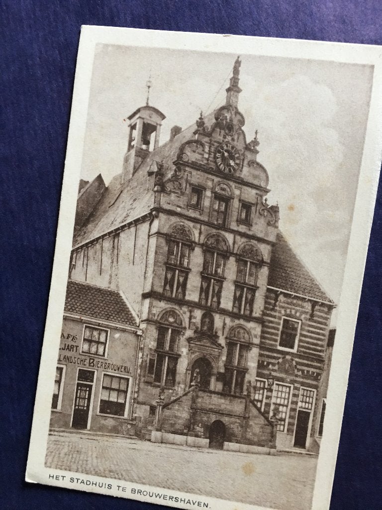 Ansichtkaart Stadhuis Brouwershaven, Ophalen of Verzenden, 1940 tot 1960, Ongelopen, Zeeland