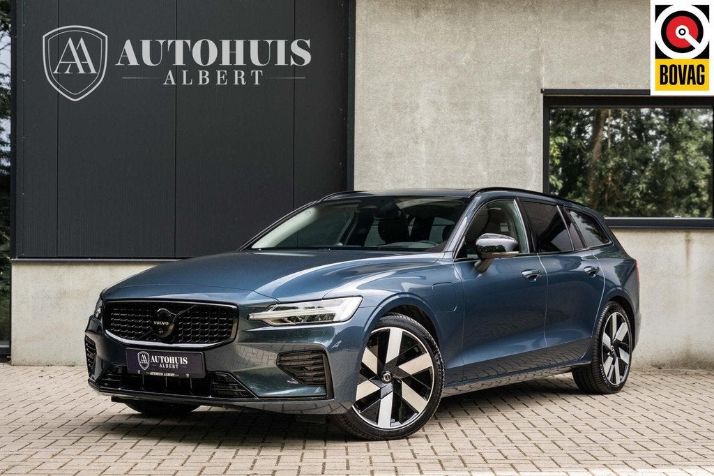 Volvo V60 T8 Ultra Dark B&W Pano 360c HUD Massage 19", Auto's, Volvo, Automaat, Gebruikt, Zwart, 4 cilinders