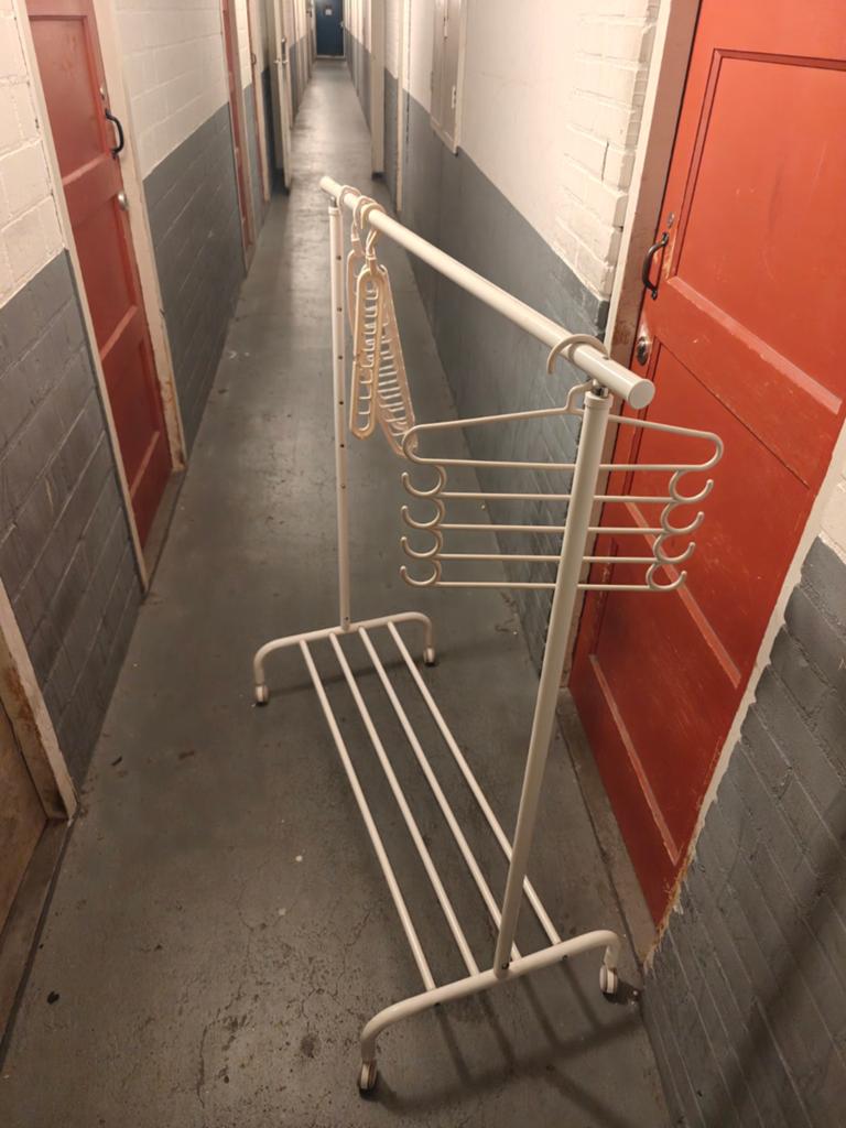 Witte stevige verrijdbare kledingroede!, Ophalen, Met wielen, Zo goed als nieuw