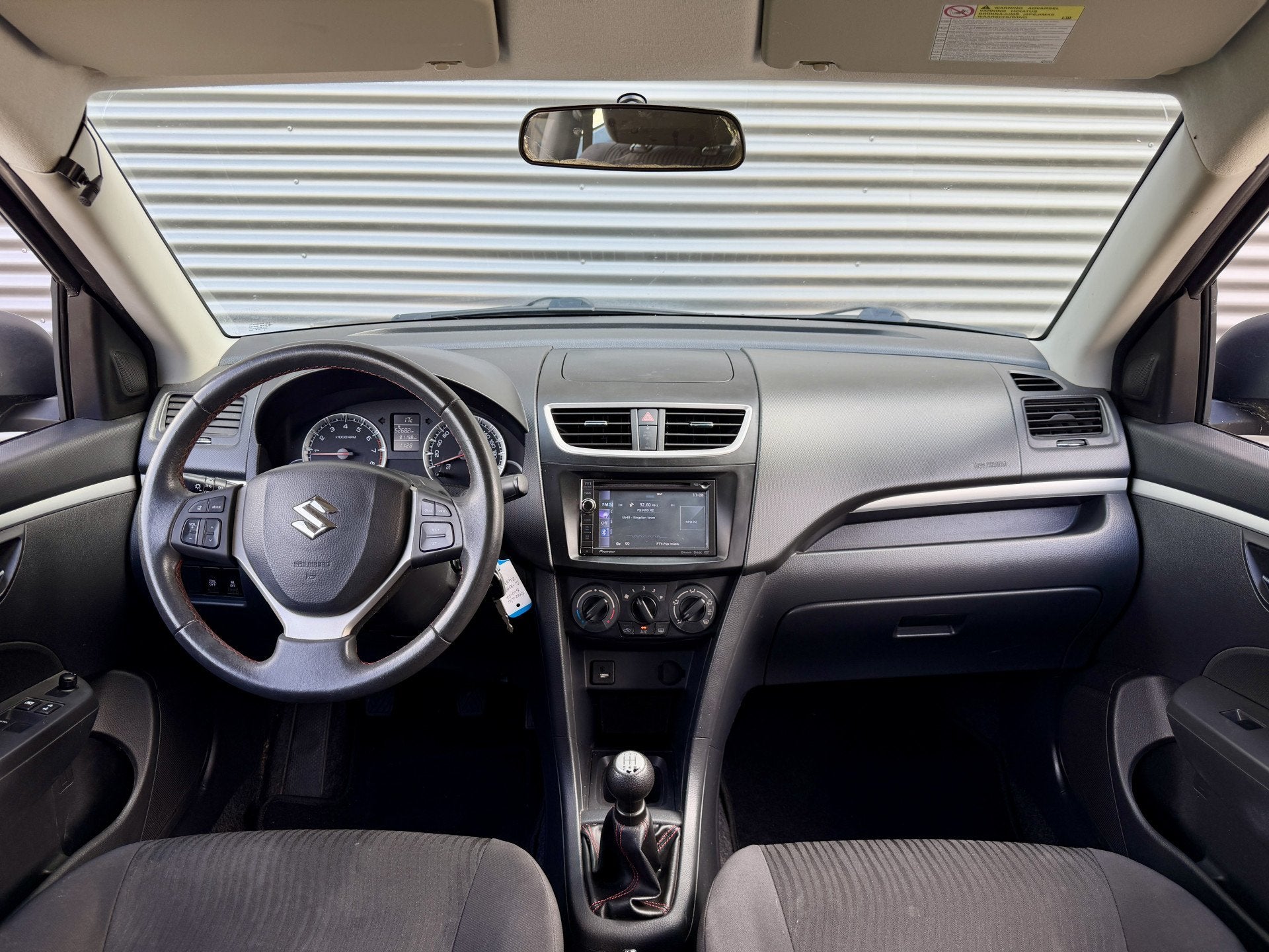 Suzuki Swift 1.2 Bandit EASSS *Origneel NL!* Stoelverwarming, Voorwielaandrijving, Stof, Gebruikt, 400 kg