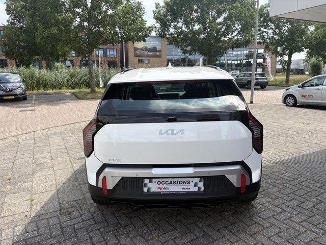 Kia EV3 Air 58.3 kWh | Navi | Camera | Cruise | 24 km Nieuwe, Auto's, Stof, Gebruikt, 1700 kg, Wit