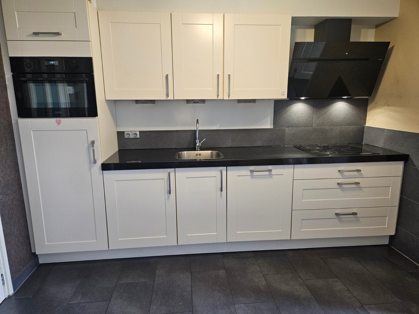 Moderne keuken.. 400€ weg is weg 332x216, Huis en Inrichting, Keuken | Complete keukens, Ophalen