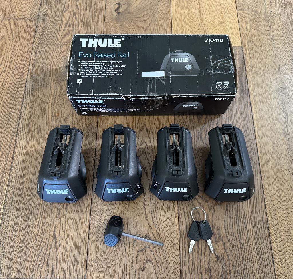 Thule Evo Raised Rail 7104 voeten voor Thule dakdragers, Auto diversen, Dakdragers, Ophalen of Verzenden, Zo goed als nieuw