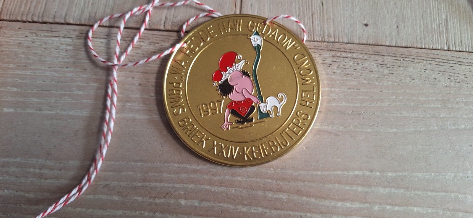 Keiebijters Helmond carnaval medaille uit 1997 (7626), Postzegels en Munten, Penningen en Medailles, Ophalen of Verzenden, Overige materialen