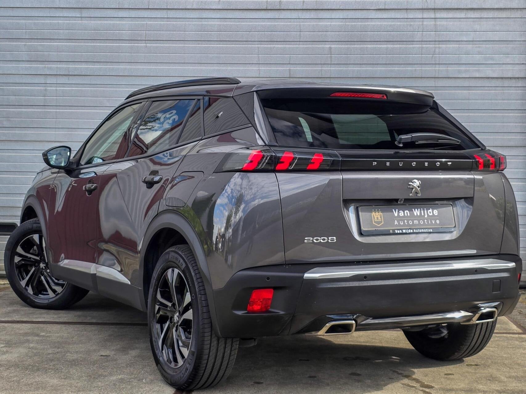 PEUGEOT 2008 1.2 ALLURE|AUTOMAA|CARPLAY|360CAMERA, Gebruikt, Zwart, 1199 cc, Leder en Stof