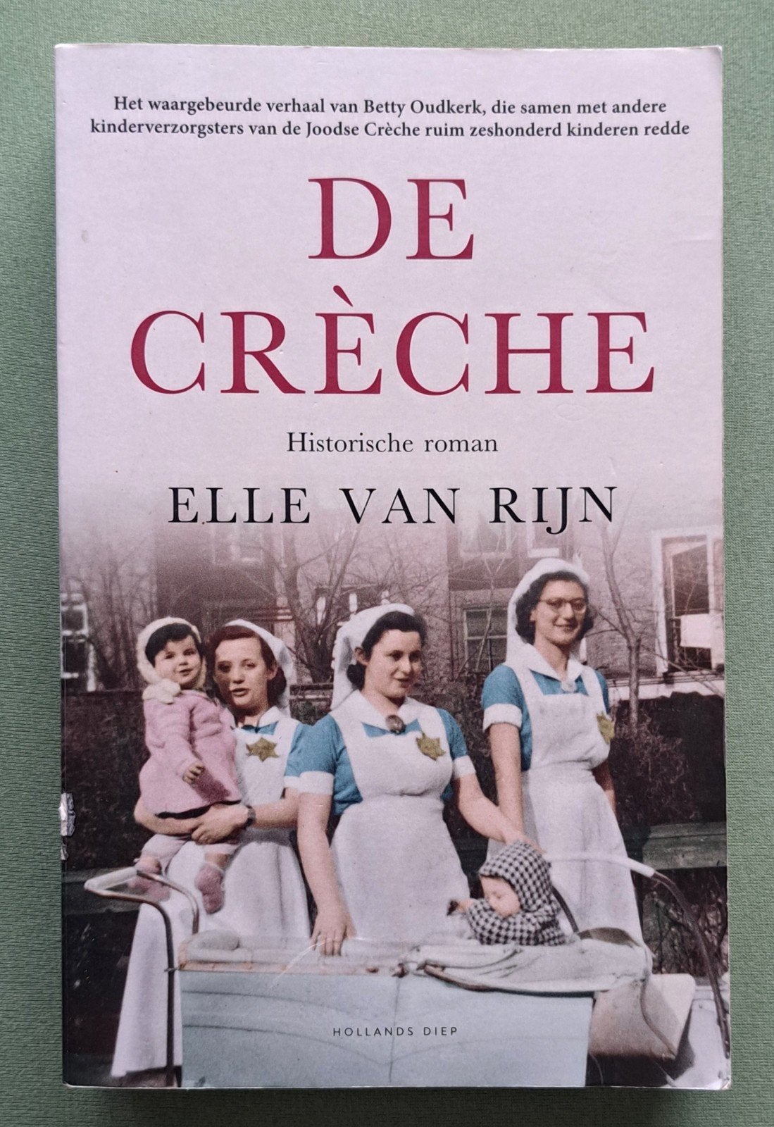 De crèche historische roman - Amsterdam '42-'43 - tegenover, Tweede Wereldoorlog, Nieuw, Ophalen of Verzenden, Ellen van Rijn