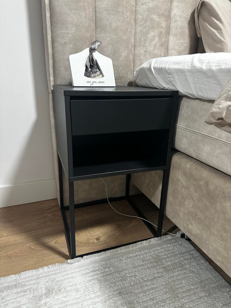 IKEA Vikhammer Nachtkastje Zwart - Zo goed als nieuw, Minder dan 45 cm, Metaal of Aluminium, Zo goed als nieuw, 55 tot 70 cm