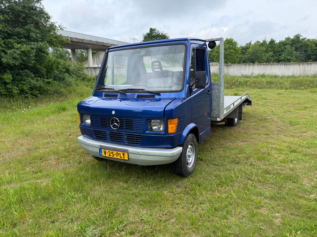 Mercedes T1 TN 307D van 1987 met Nieuwe APK Oprijwagen, Ophalen, Zo goed als nieuw