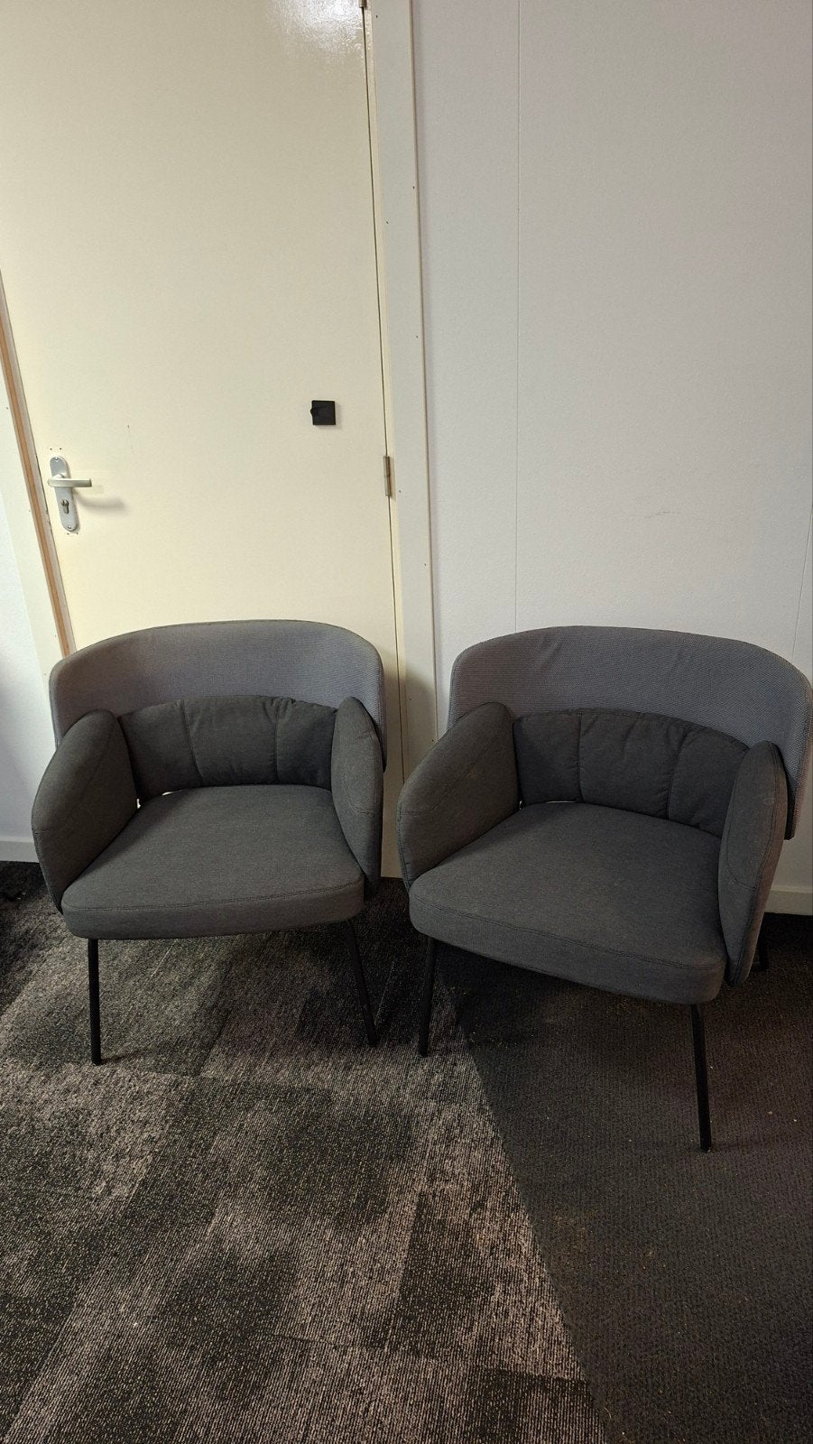 Comfortabele grijze fauteuil, Ophalen, Twee, Zo goed als nieuw, Modern