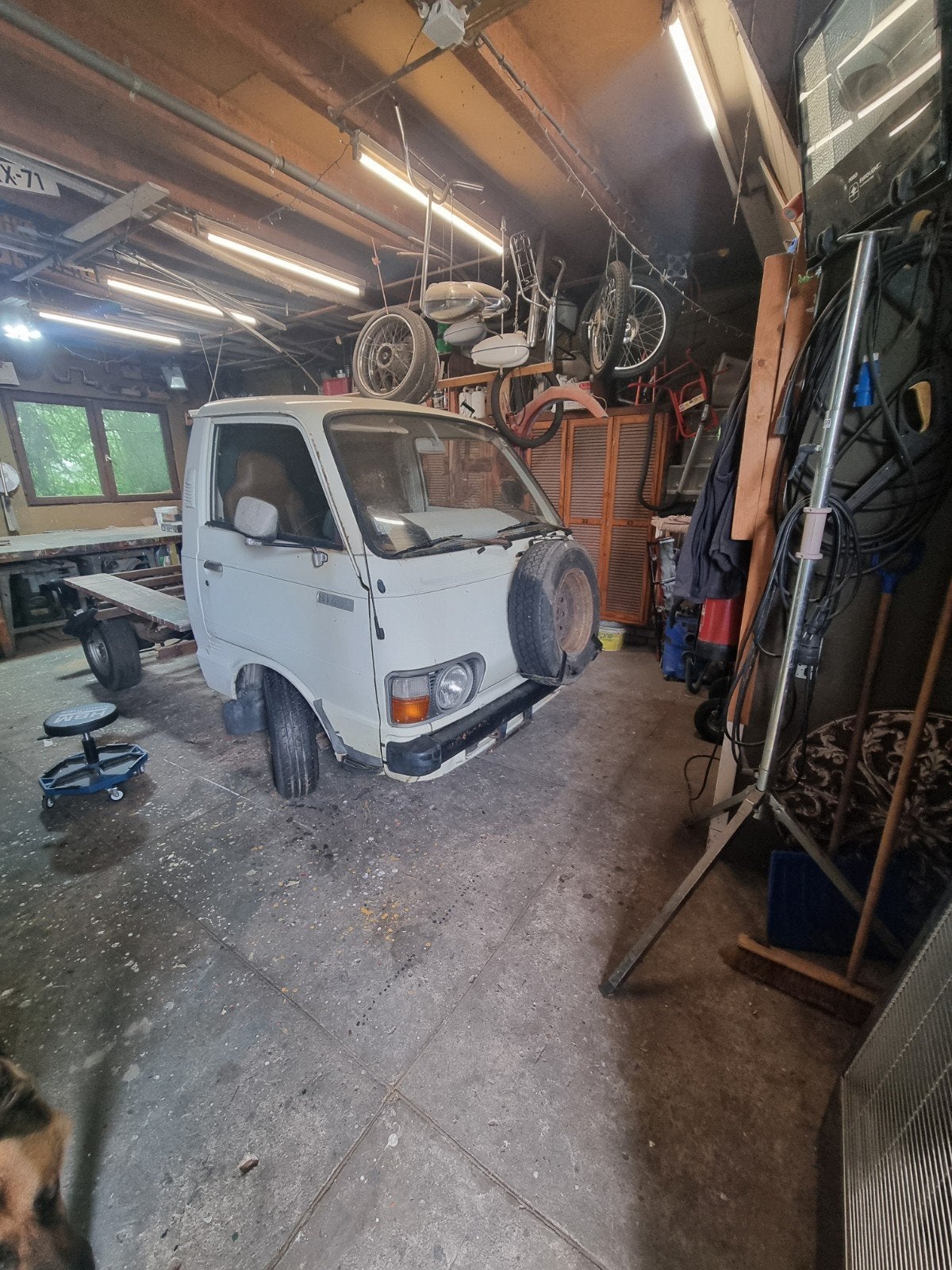 Toyota Hiace 1982 1600 benzine, Auto's, 1600 cc, Wit, Bruin, Handgeschakeld