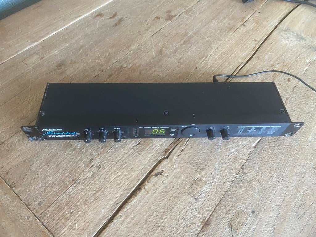 Alesis Microverb 4 - Digitale Reverb/Multi-Effect Processor, Muziek en Instrumenten, Effecten, Gebruikt, Ophalen of Verzenden