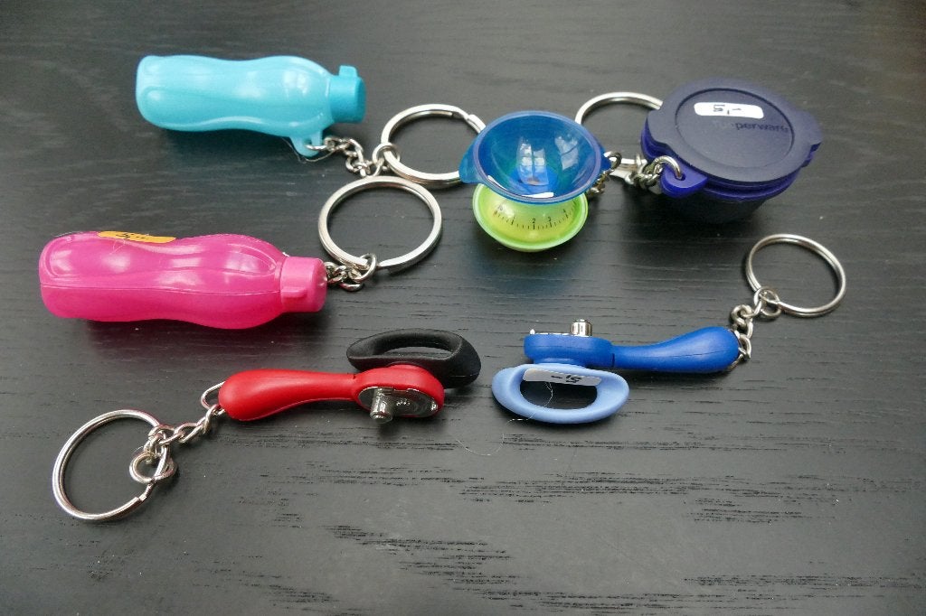 tupperware sleutelhangers diversen - 5 euro per stuk, Huis en Inrichting, Keuken | Tupperware, Ophalen of Verzenden, Zo goed als nieuw