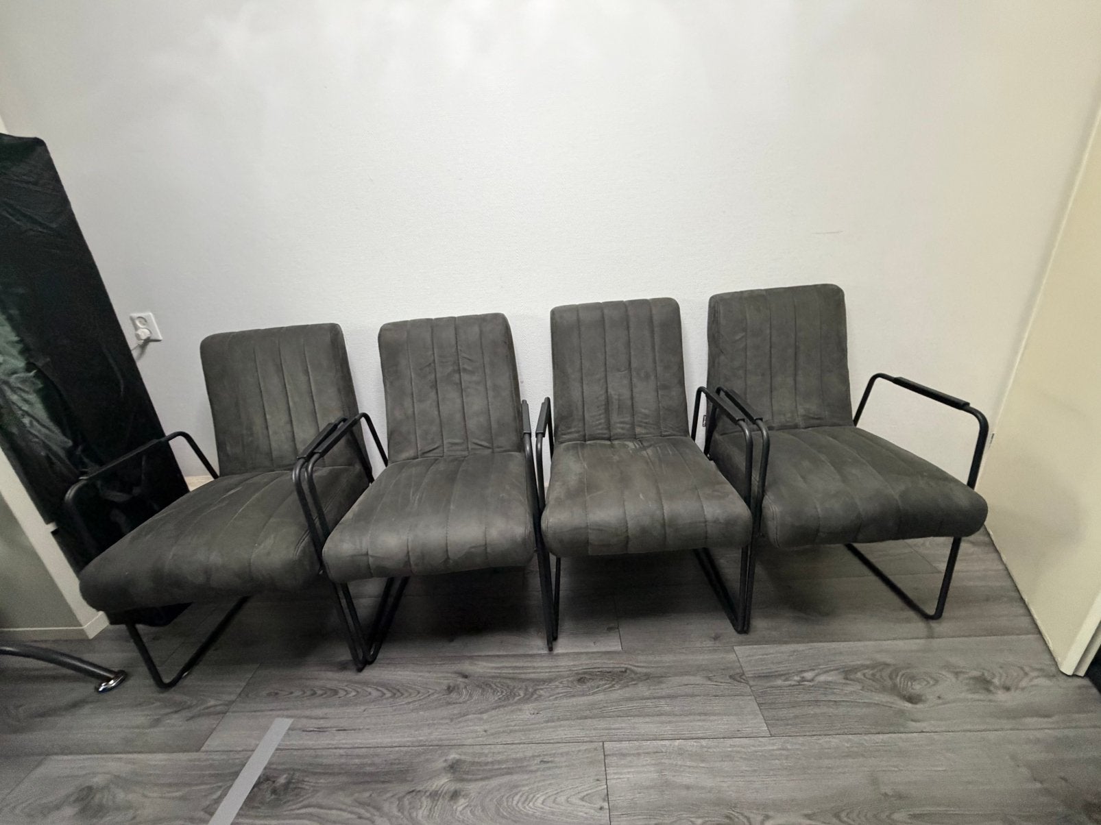 Set van 4 grijze eetkamerstoelen met armleuningen de bommel, Gebruikt, De bommel, Ophalen of Verzenden, Vier