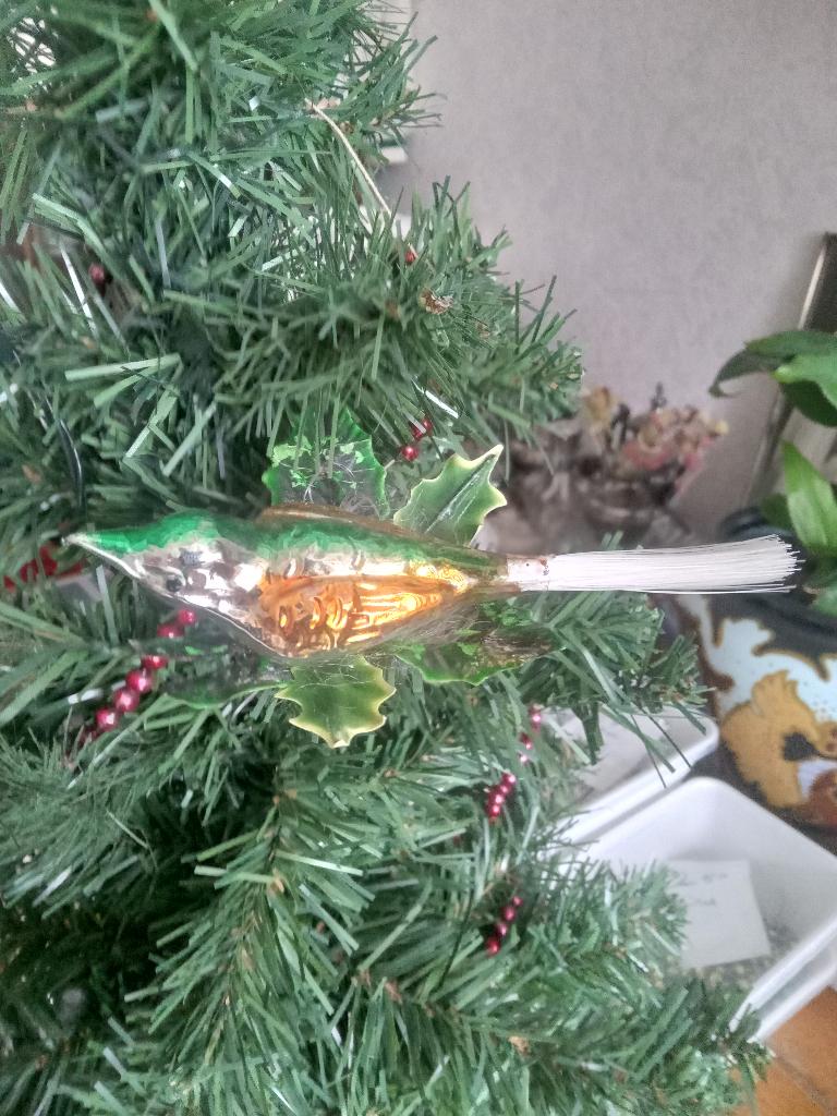 Fraaie antieke kerstbal vogel op clip in hulst nest handwer, Ophalen of Verzenden, Gebruikt