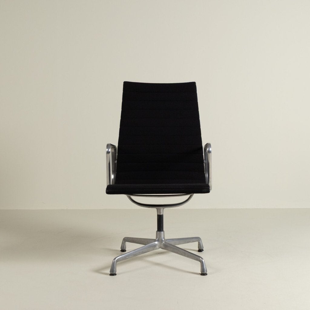 Vitra Eames EA 112 Stoel Zwart Hopsak - Aluminium, Vitra, Niet ingevuld, Niet ingevuld