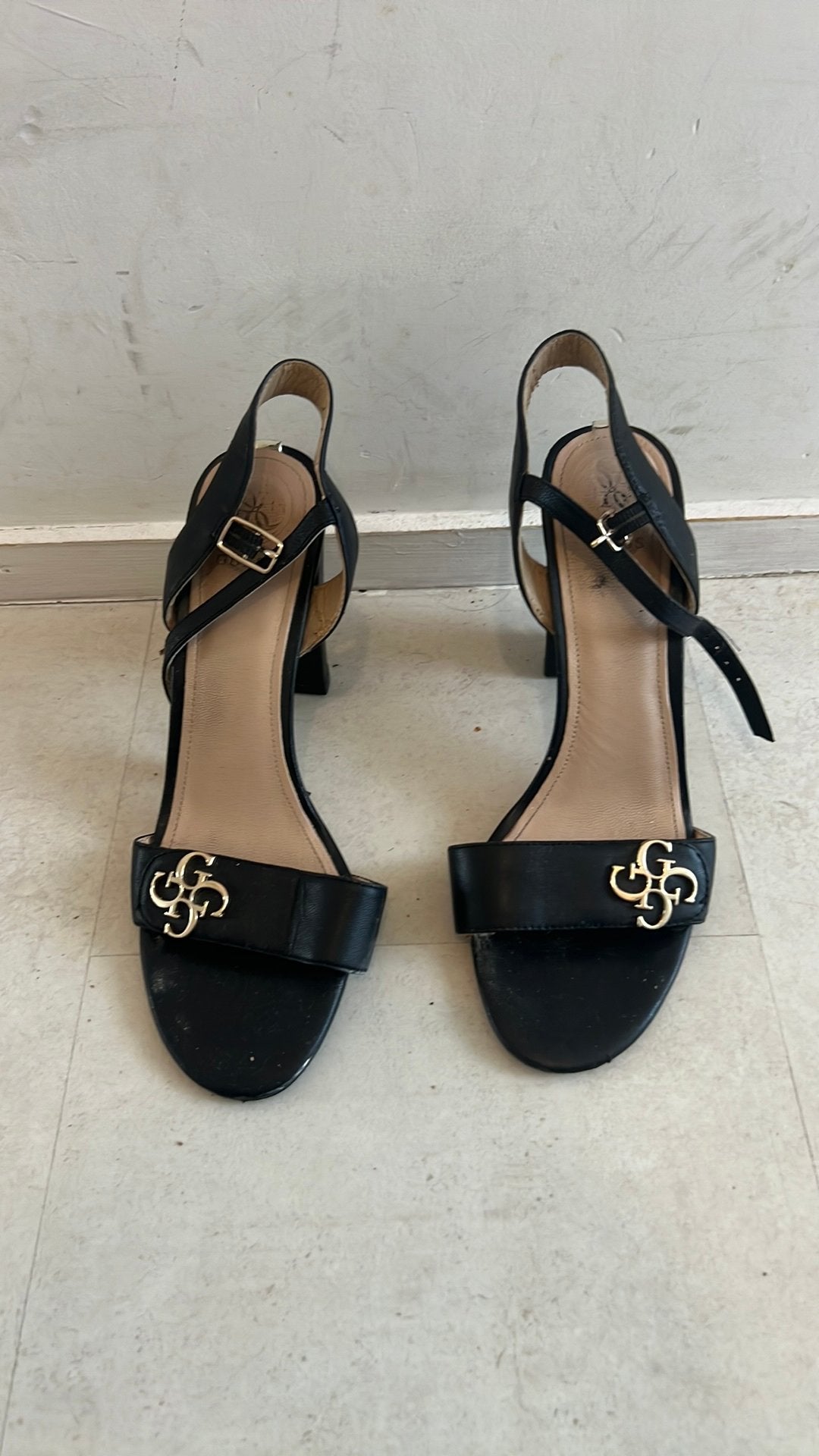 Sandalen guess maat 38 gedragen, Kleding | Dames, Ophalen, Gedragen, Sandalen of Muiltjes