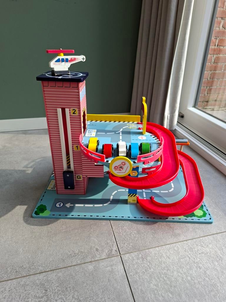 Houten speelgoed garage, Kinderen en Baby's, Speelgoed | Overig, Ophalen, Gebruikt, Jongen of Meisje