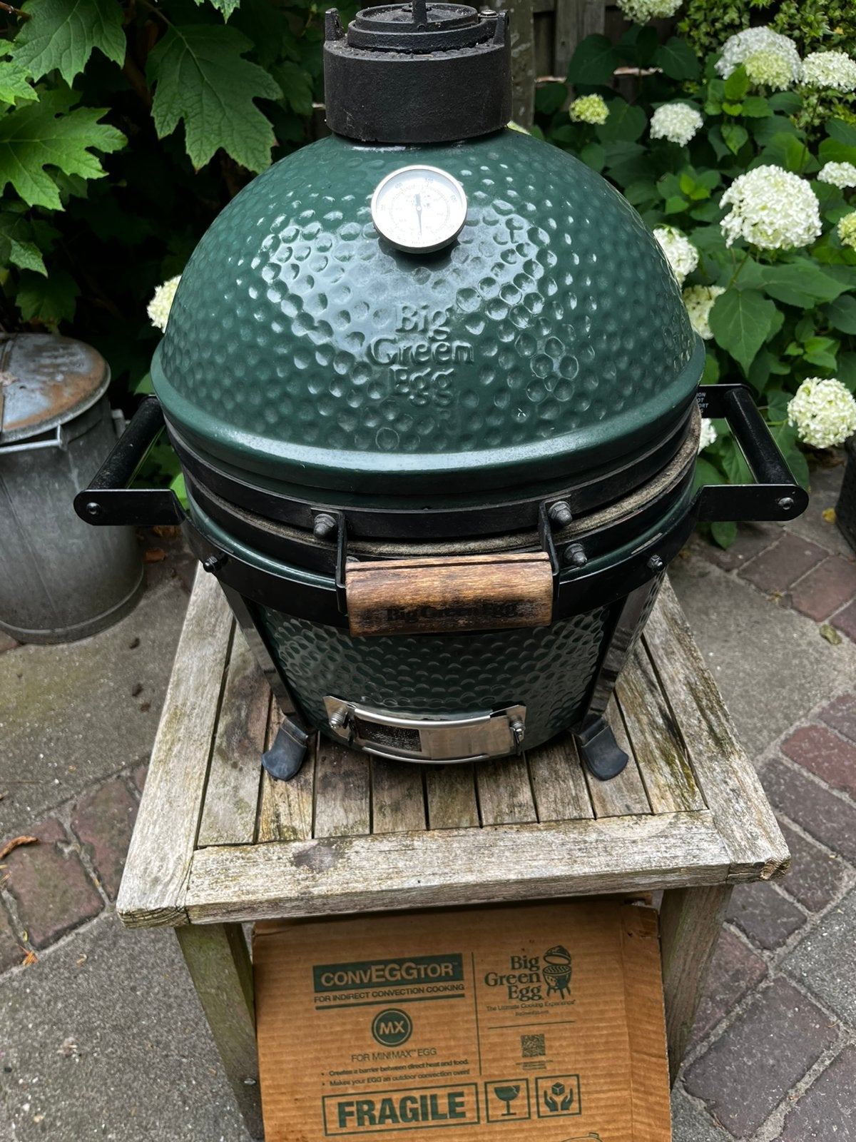 Big Green Egg Mini Max, Tuin en Terras, Houtskoolbarbecues, Ophalen, Zo goed als nieuw, Met accessoires