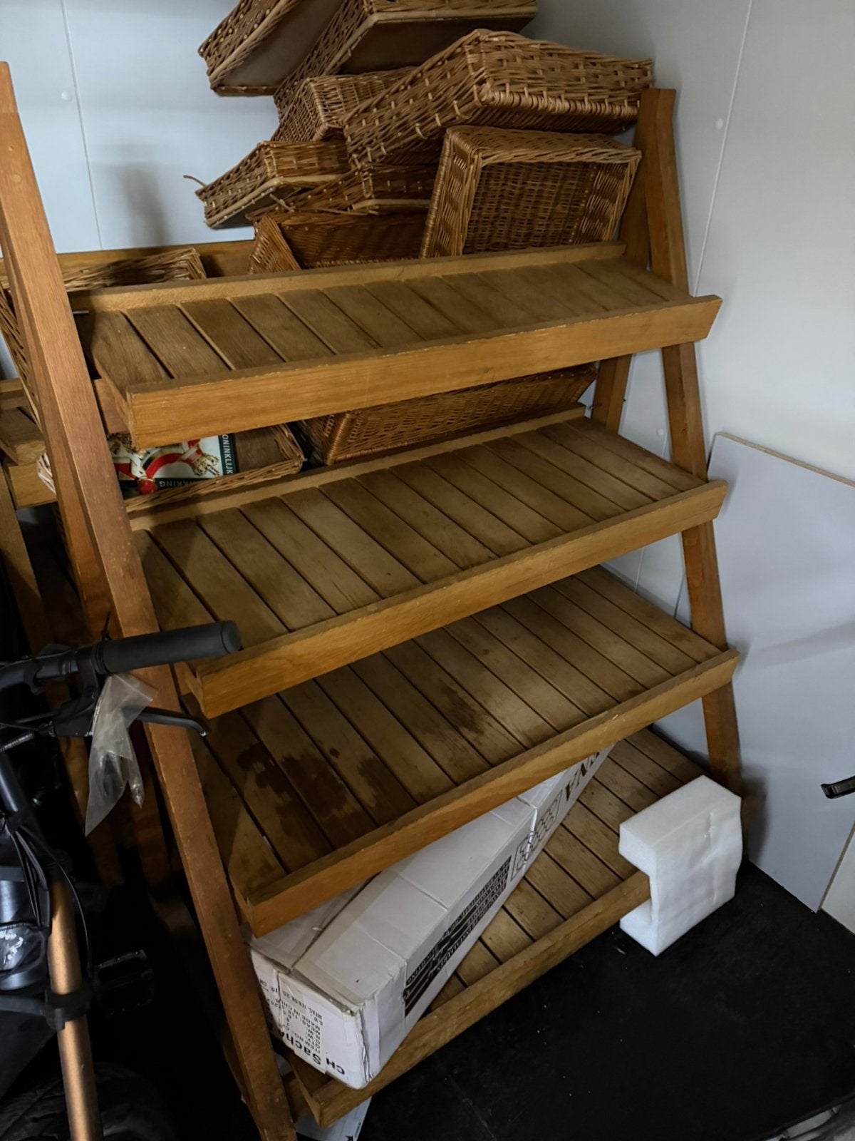 Te koop broodrekken bakker winkel, Ophalen