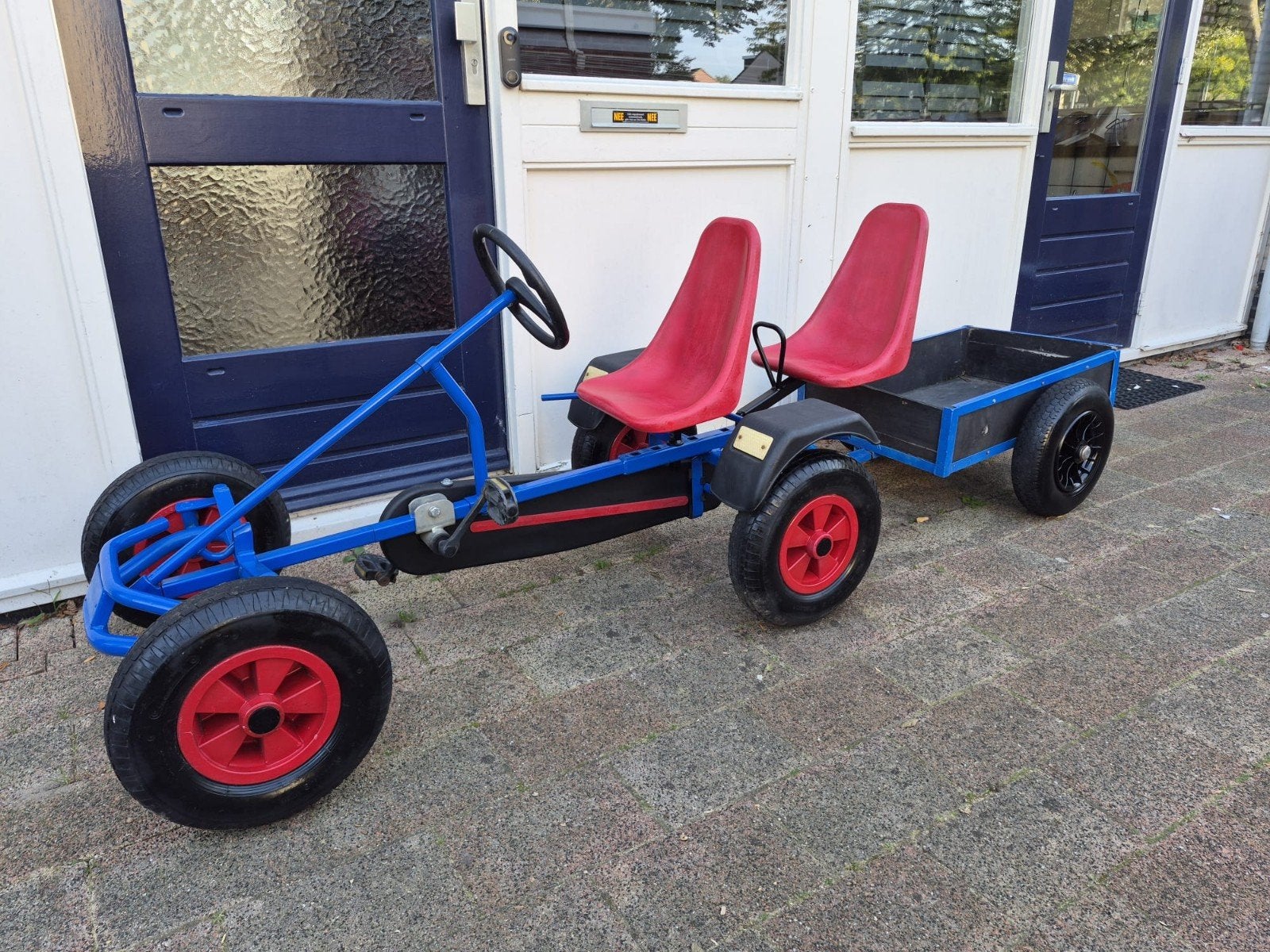 Berg skelter met duo zitje en aanhanger.