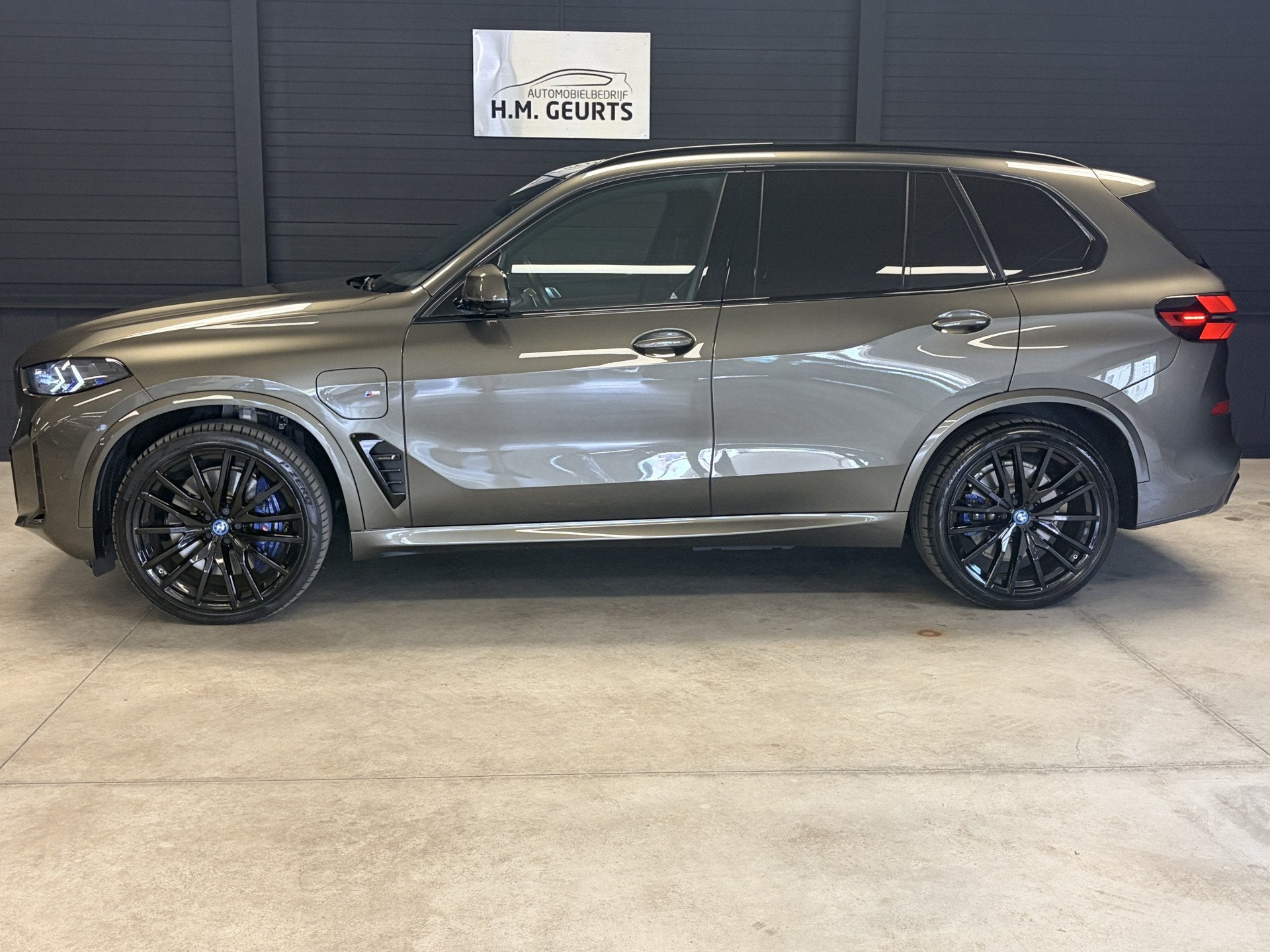 BMW X5 xDrive50e M Sport Pro |490 pk | Sky Lounge | Panorama, Gebruikt, 2395 kg, Vierwielaandrijving, Hybride Elektrisch/Benzine
