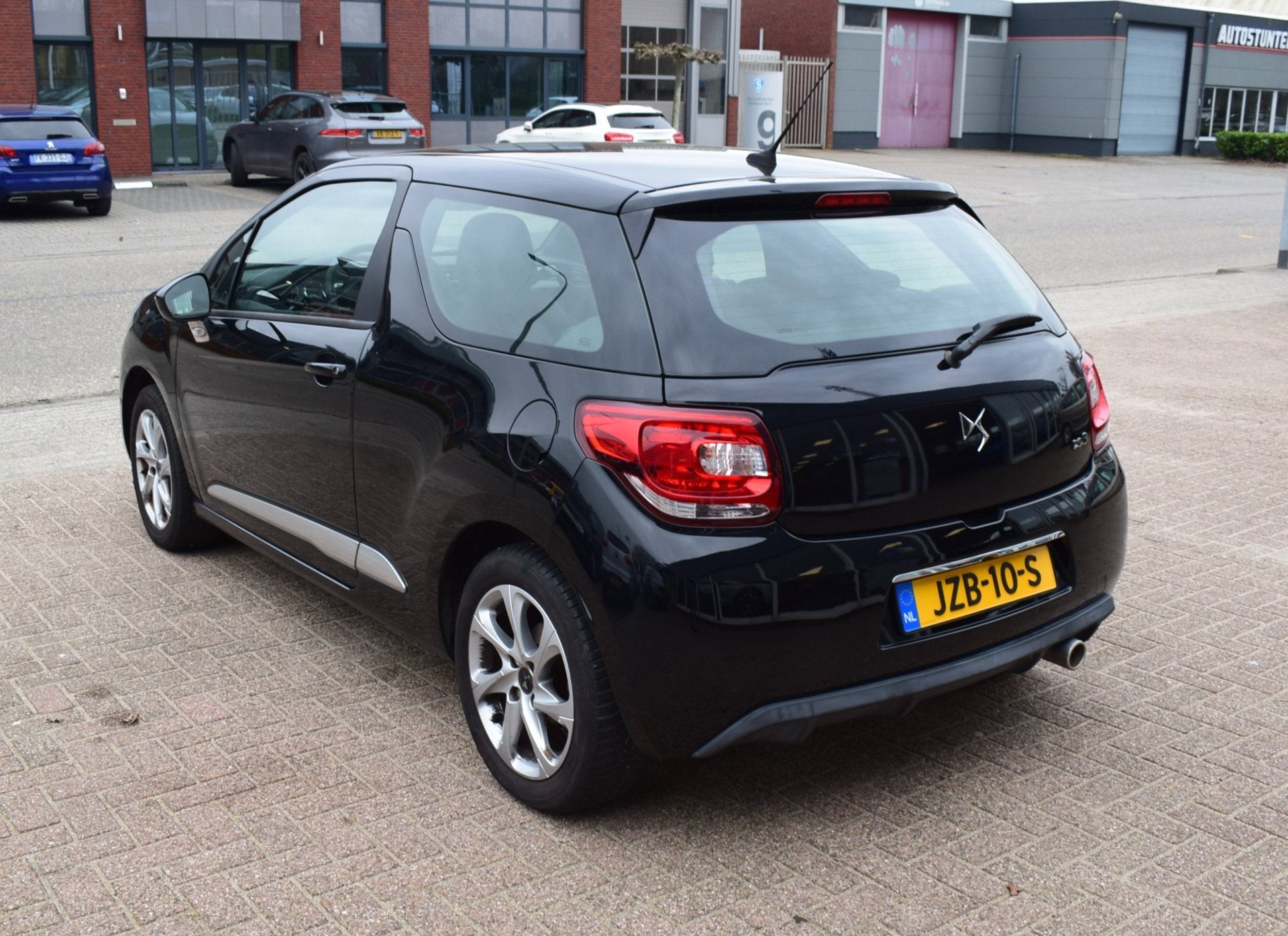 DS 3 1.2 PureTech So Chic | CLIMATE CONTROL |CRUISE CONTROL, Auto's, Stof, Gebruikt, 1199 cc, Zwart