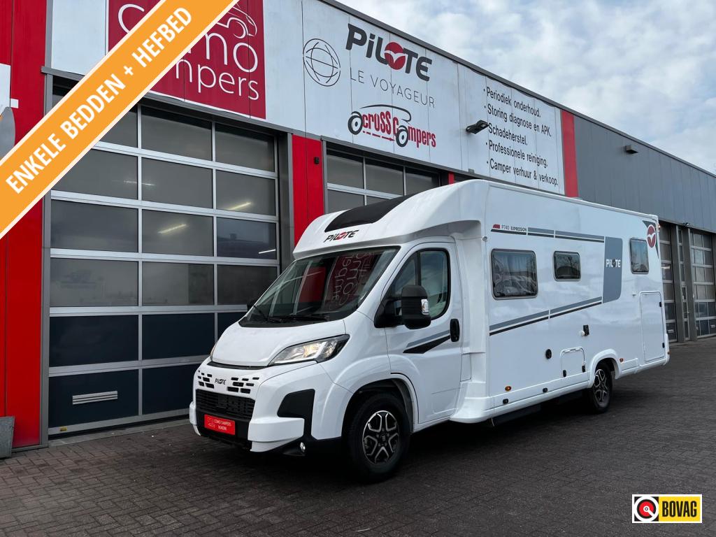 Pilote P740FGJ Demo model! 1e EIG. Lengtebedden hefbed, Caravans en Kamperen, Campers, Automaat, Luifel, Ringverwarming, Fiat