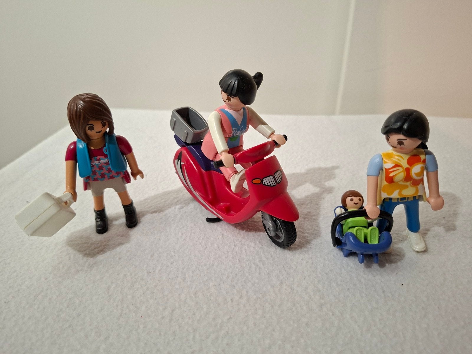 Playmobil set: Scooter, figuren en baby in draagstoel, Ophalen of Verzenden, Gebruikt, Jongen of Meisje